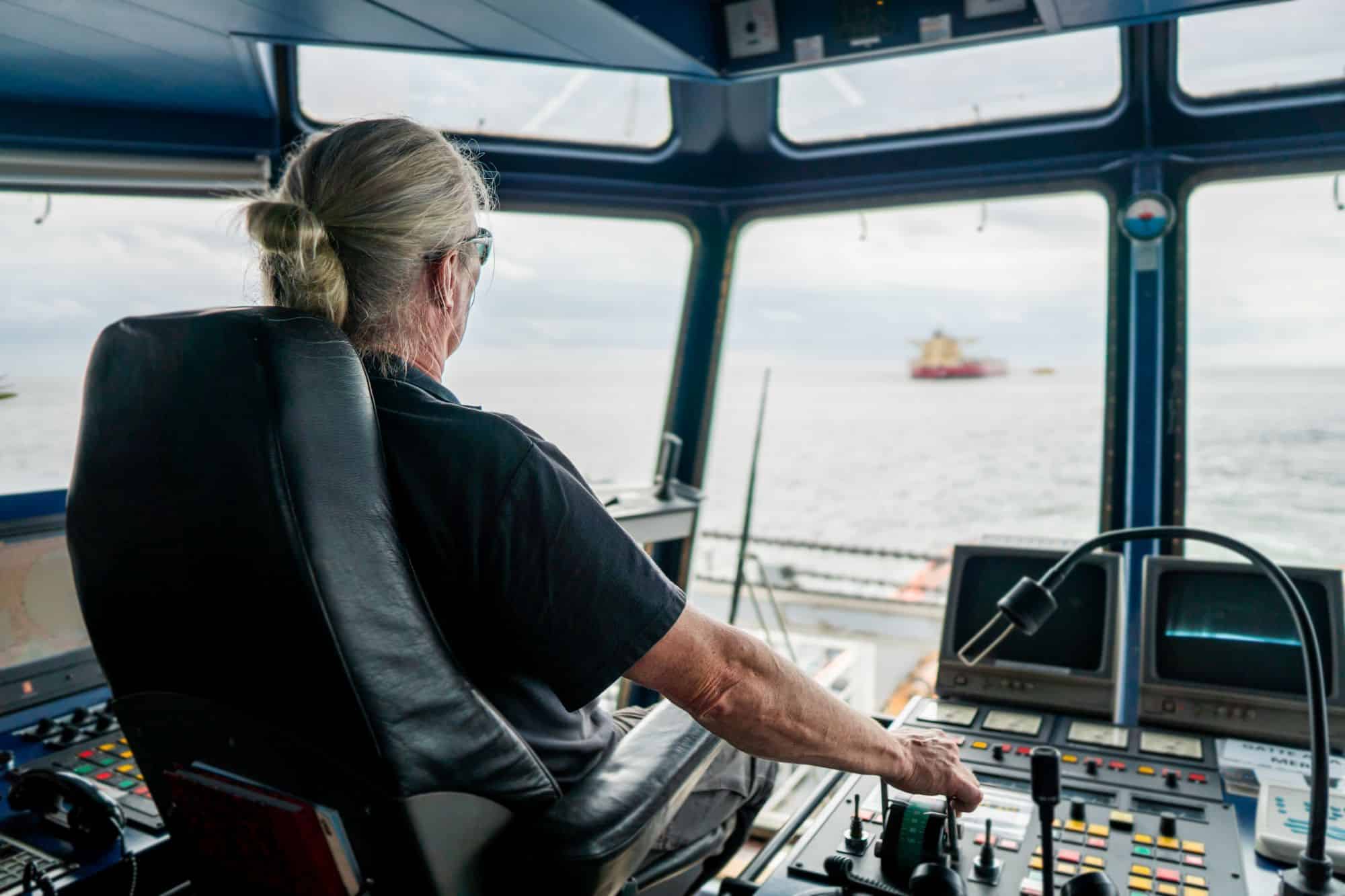 Advanced offshore vessel solutions for safe and reliable oil